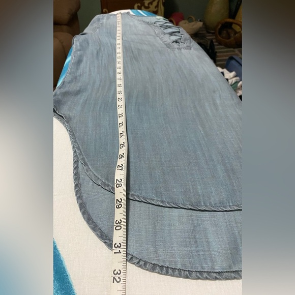 Cloth & Stone Anthropologie Large Blue Chambray Tunic Top with Lace Up Detail. - Picture 5 of 8